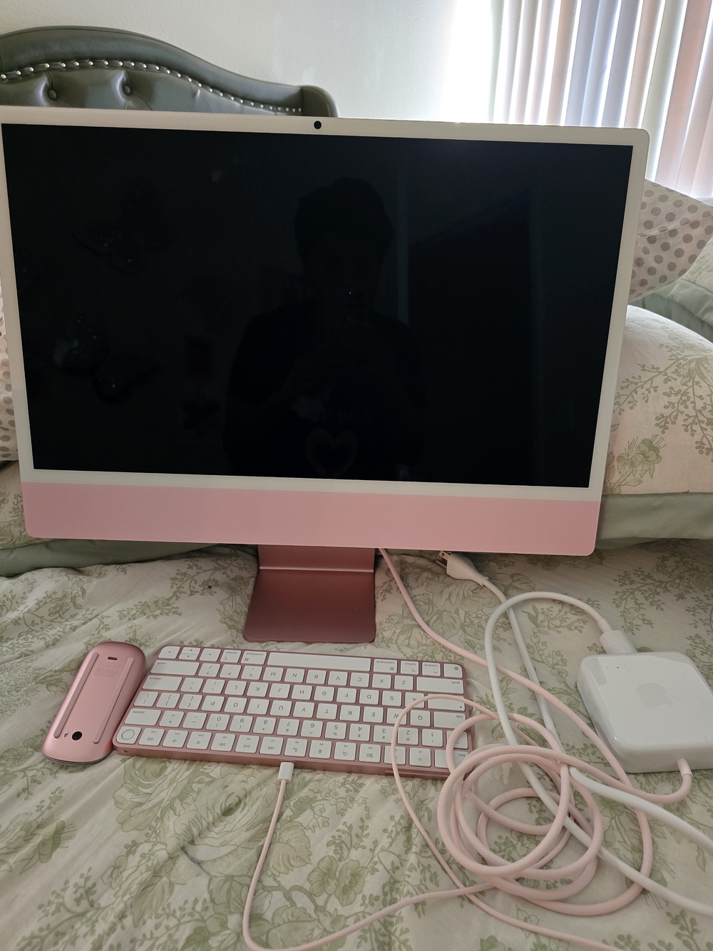 Apple Pink All-in-One Desktop with Matching Pink Accessories